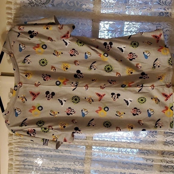 Disneyland 2020 Character Tee Shirt Size XL - Picture 3 of 5